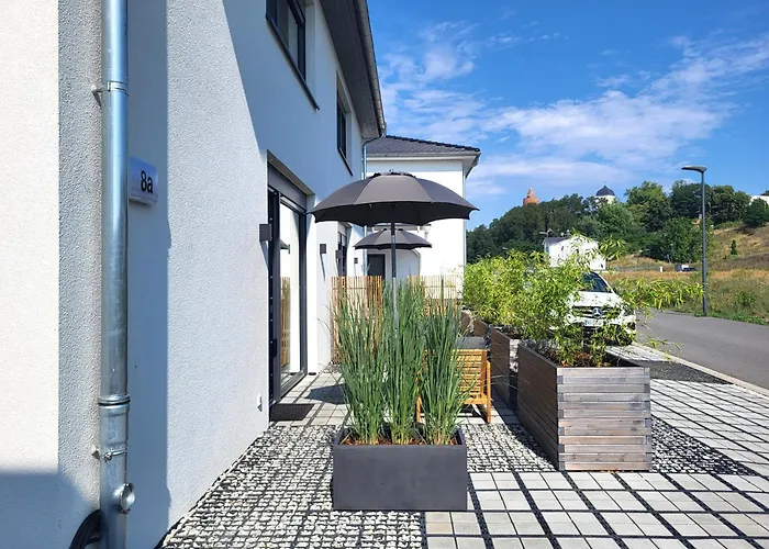 Schlossterrassen 8a *